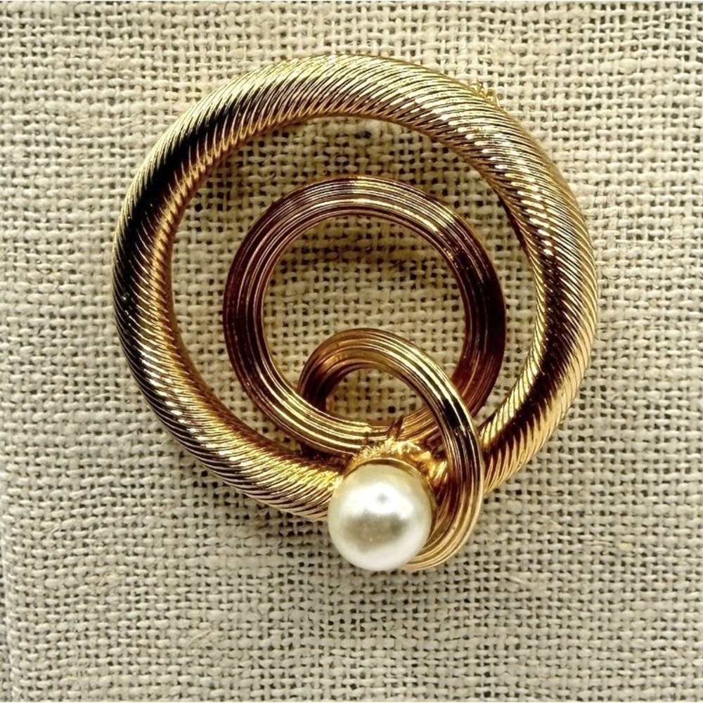 Vintage Gold Tone Spiral Circle Brooch Pin Faux Pearl Mid Century Modern